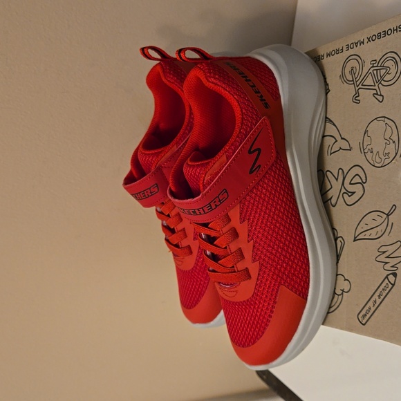 New in box Boys red Skechers Selectors Sneakers 3.5 - Picture 3 of 10